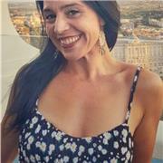 Imparto clases de yoga, pilates, postura, tonificación y adelgazamiento. Clases individuales y personalizadas para todas las edades. Formación en recuperación funcional y en gimnasia adaptada al embarazo y a pacientes oncológicos. Hablo español, italiano